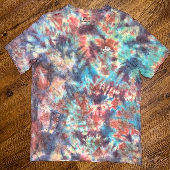 Nike Active Blue Red Multicolor Tie Dye Classic Cotton Short Sleeve Shirt Size M - Picture 1 of 11
